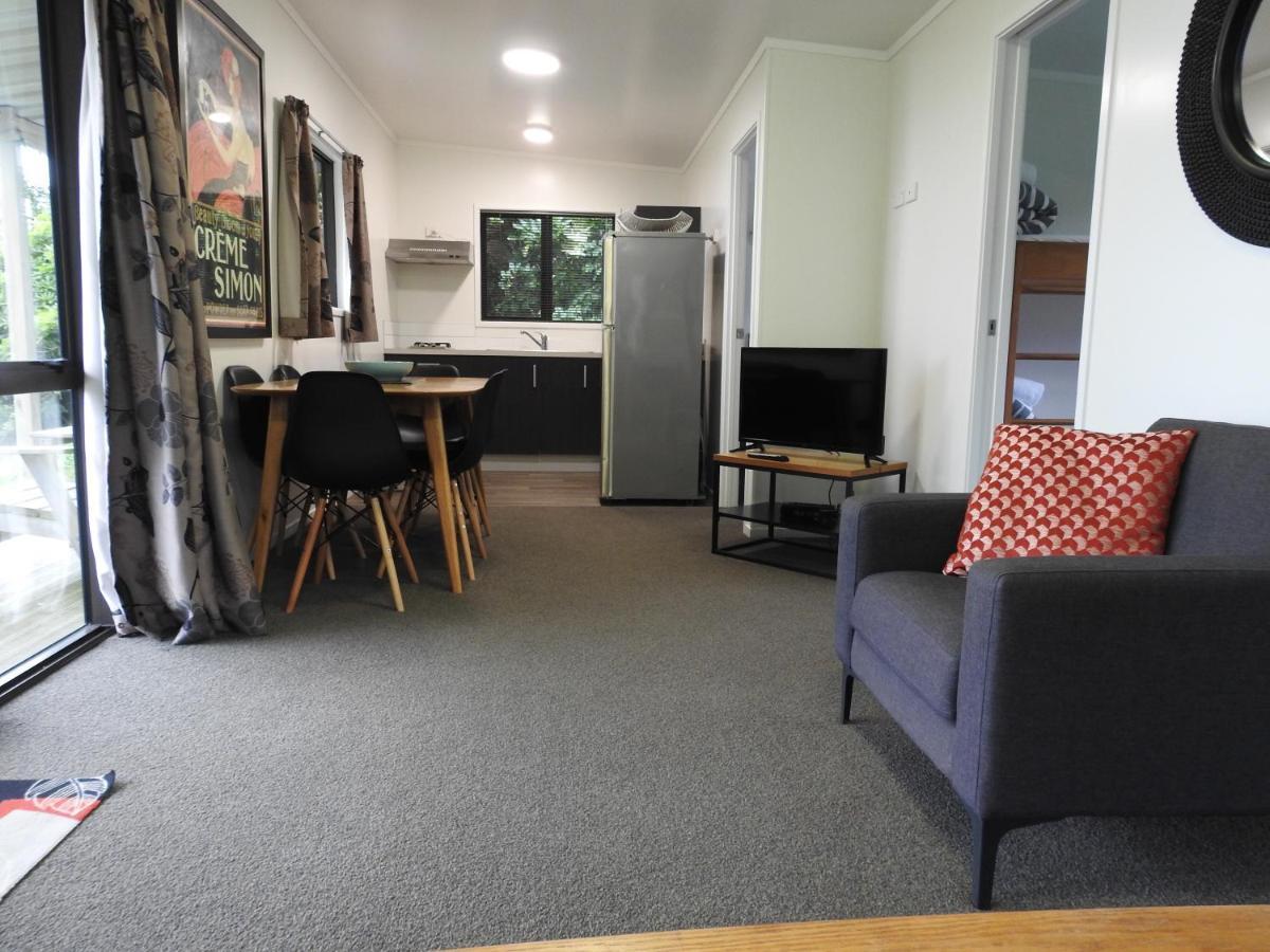 Oakura Beach Holiday Park Camera foto