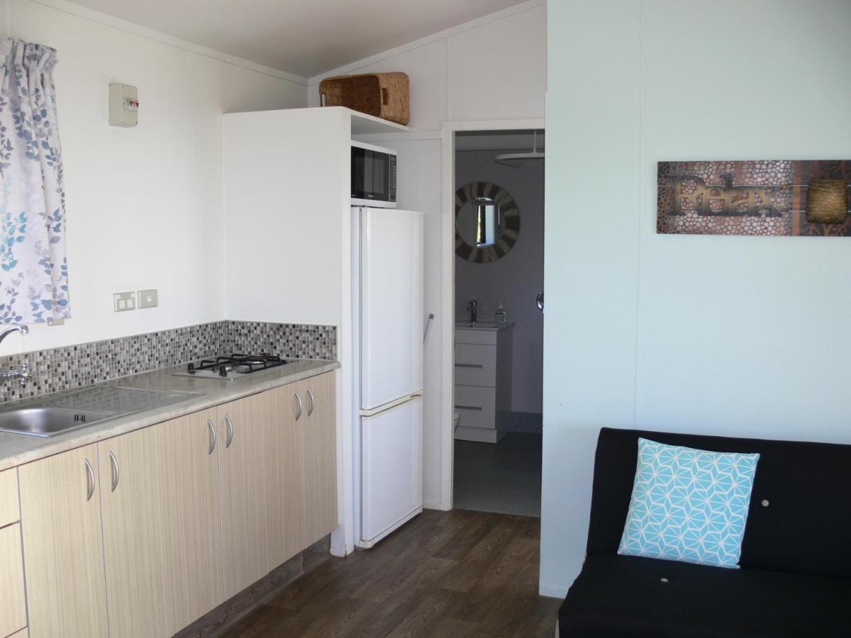 Oakura Beach Holiday Park Camera foto