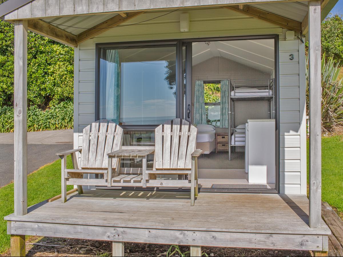 Oakura Beach Holiday Park Esterno foto