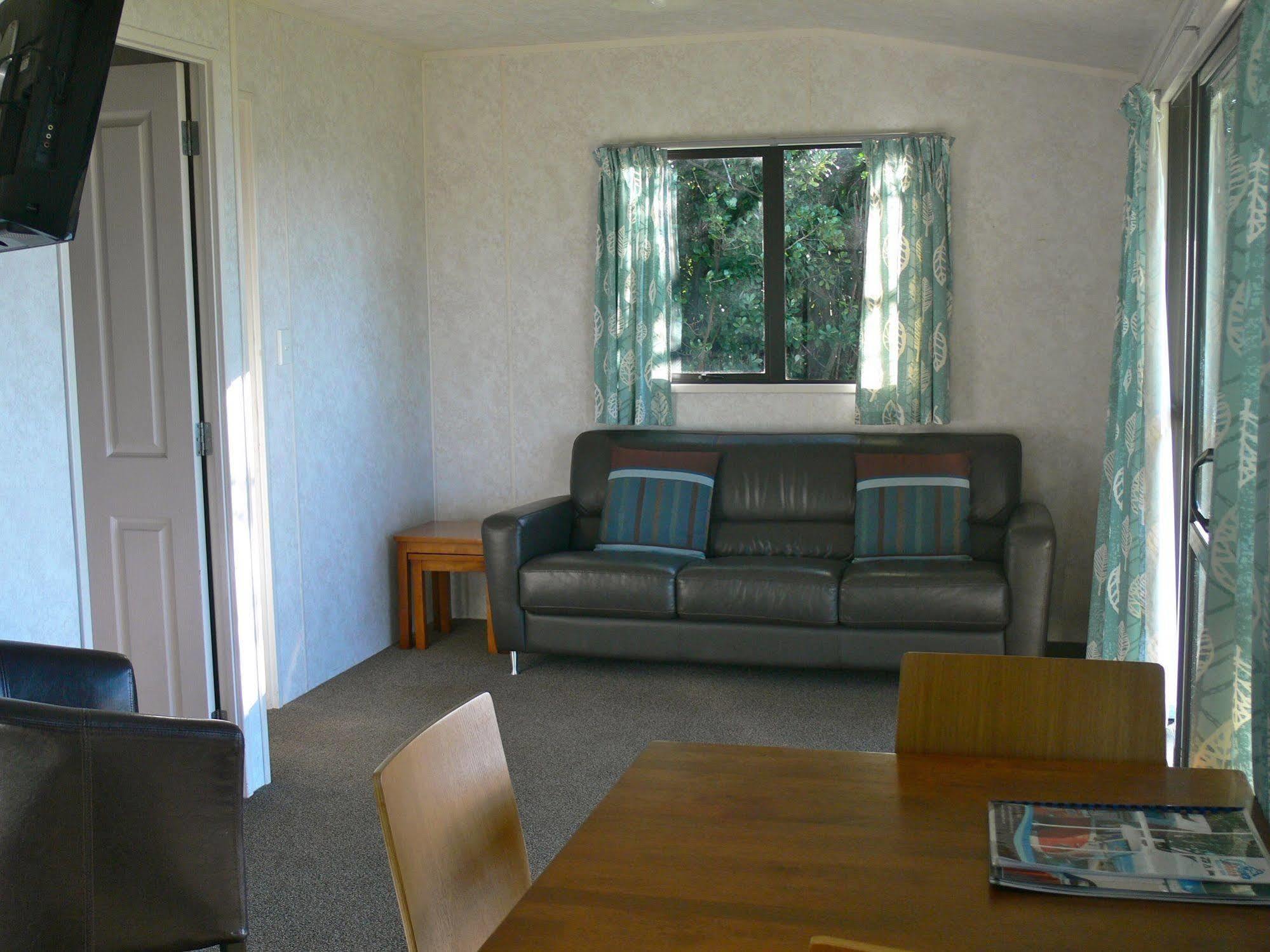 Oakura Beach Holiday Park Esterno foto