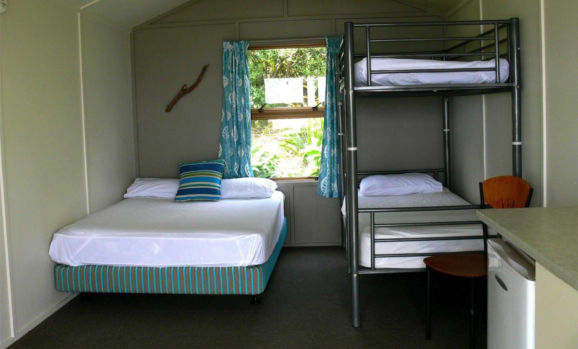 Oakura Beach Holiday Park Esterno foto
