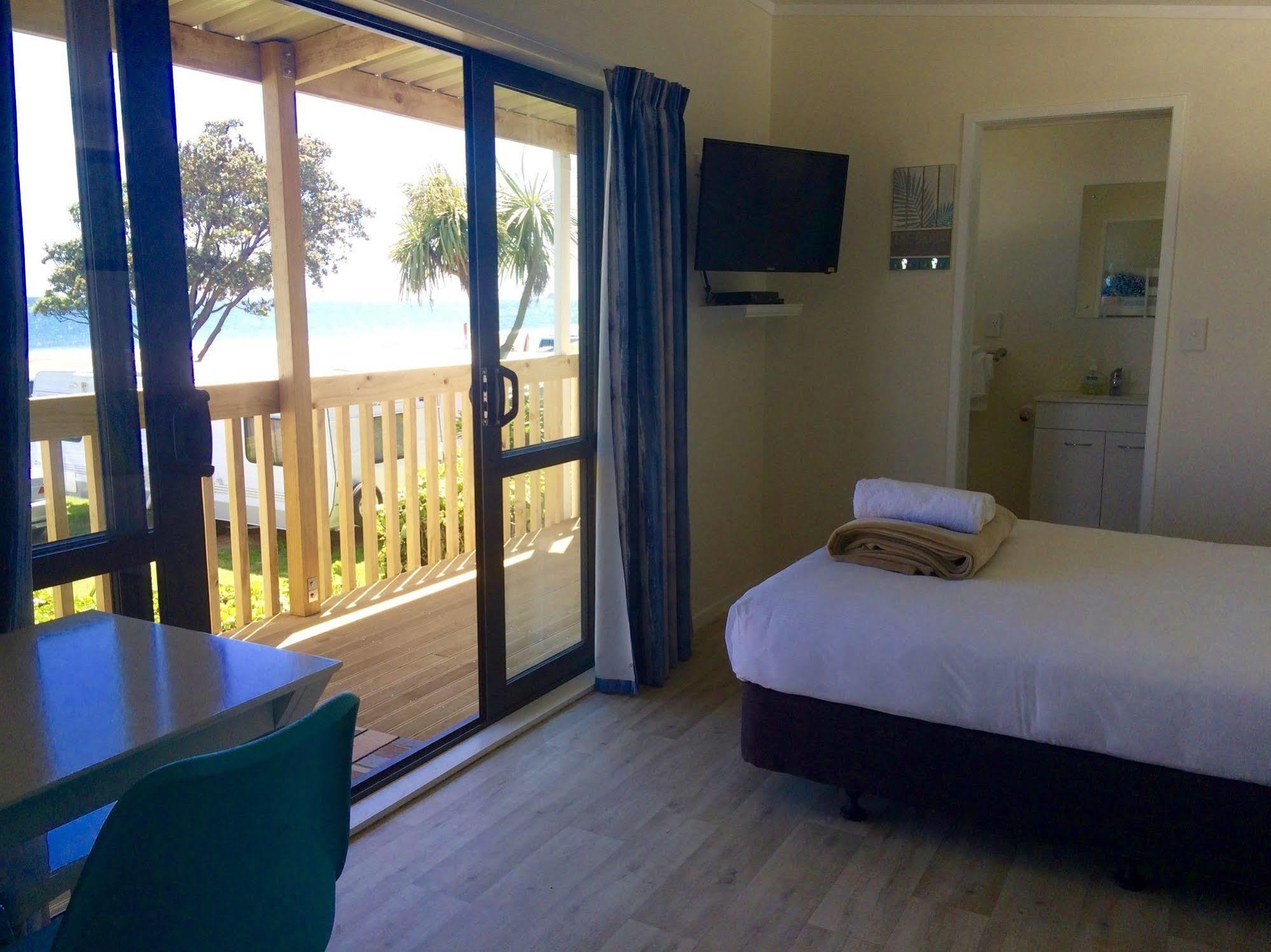 Oakura Beach Holiday Park Esterno foto